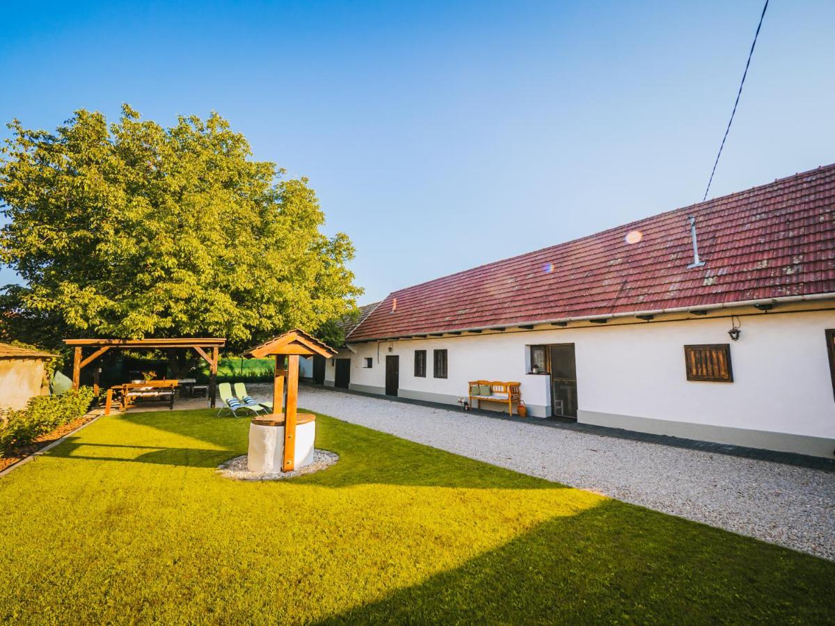 A Mi Kishazunk Vendeghaz Apartment Szomod Exterior photo